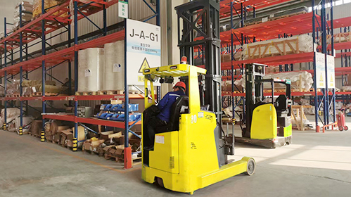 前移式叉车 窄巷仓储的高效堆垛能手
